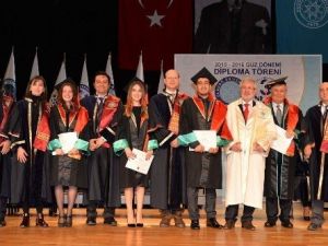 60 Yaşında Üçüncü Üniversiteyi Bitirdi