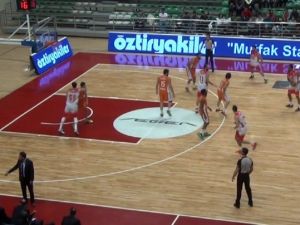 Rakibine Dirsek Atan Basketbolcuya 8 Maç Men