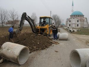 Akyazı Belediyesi Ekipleri Alt Yapı Çalışmalarına Devam Ediyor