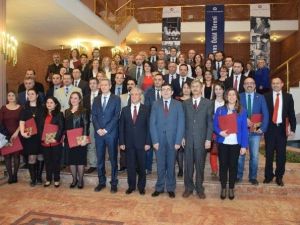 Anadolu Üniversitesi “Makale Ve Performans Ödülleri” 2’nci Kez Sahiplerini Buldu