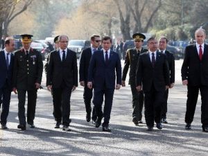 Başbakan Davutoğlu Patlama Bölgesinde