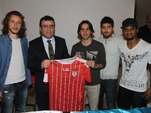 Samsunsporlu Futbolcular Atakumlu Sporcularla Buluştu