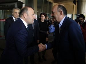 Bakan Müezzinoğlu Çift Kol Nakli Yapılan Mustafa Sağır’ı Ziyaret Etti