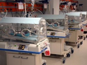 Sare Davutoğlu Beşiz Bebekleri Ziyaret Etti