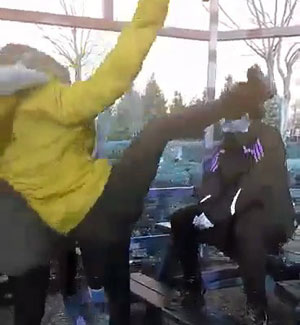 Kızdan Kıza Uçan Tekme VİDEO İZLE