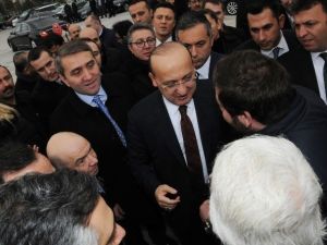 Ak Parti’den Bayırbucak Türkmenleri’ne 54 Tır Yardım Malzemesi