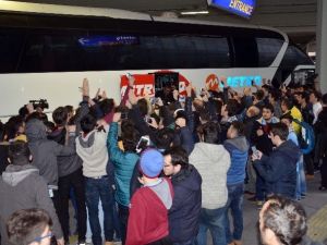 Trabzonspor’a İstanbul’da Coşkulu Karşılama