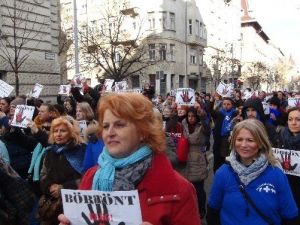 Budapeşte’de 10 Bin Hayvansever Parlamentoya Yürüdü