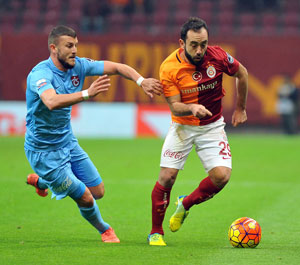 2 penaltı, 3 gol, 4 kırmızı kartlı maçın galibi Galatasaray