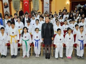 Beylikdüzü’nde Tekvandoculara Kuşak Töreni Yapıldı