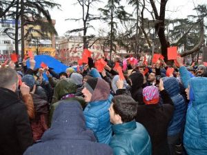 Trabzonspor Taraftarından Kırmızı Kartlı Protesto