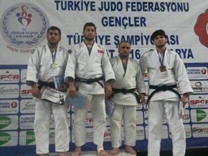 Gençler Judo Şampiyonası’nda Osmangazi Fırtınası