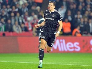 Marıo Gomez’den Kritik 9 Puan