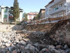 Tokat’ta Okulun İstinat Duvarı Çöktü