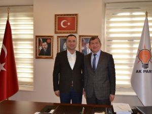 Ak Partili Çelenk’ten, Başkan Revi’ye Ziyaret