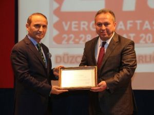 Düzce’de Vergi Birincileri Ödüllendirildi