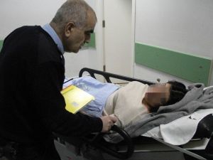 Kendini Bıçaklayan Genç Kız Hastanelik Oldu
