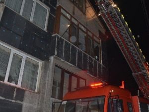 Çatı Katındaki Yangın Paniğe Neden Oldu