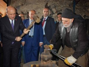 Bakan Işık’tan Teröristin Taziyesine Katılan Hdp’li Vekile Tepki