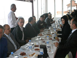 Gazeteciler Yemekte Bir Araya Geldi