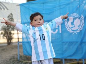 Messi, Poşetten Forma Giyen Minik Hayranını Unutmadı