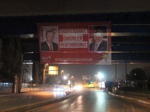 Cumhurbaşkanı Erdoğan Ve Başbakan Davutoğlu İçin Dev Pankart