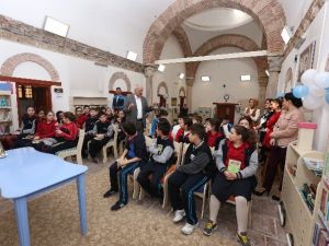Çocuklar Şiiri Yazgan’dan Dinledi