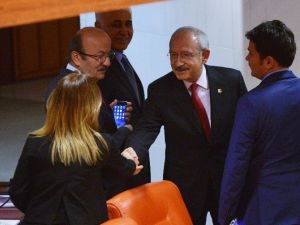 Kılıçdaroğlu, Nazlıaka İle Tokalaştı