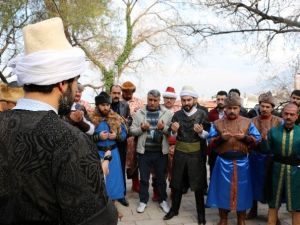 Okçuluk Çalıştayı Okçu Baba Türbesi’nde Dualarla Başladı