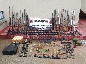 Baba Ve Oğlunun Evinden Cephanelik Çıktı