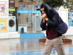 Bolu’da Yağmur Vatandaşları Hazırlıksız Yakaladı