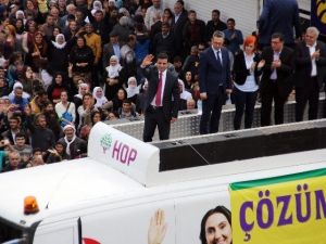 Demirtaş Mersin’den Barış Ve Silahların Susması Çağrısı Yaptı
