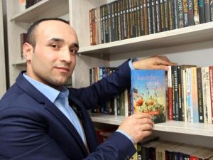 Kadınlara Şiddeti Protesto İçin Şiir Kitabına, “Kadınlar Güzel Sever” İsmini Verdi