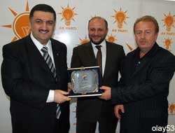 Ak Parti'de Plaket töreni