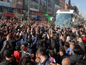 Demirtaş: "Çatışmalar Dursun, Silahlar Sussun"