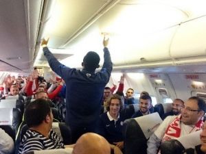 Eto’o Uçakta Üçlü Çektirdi