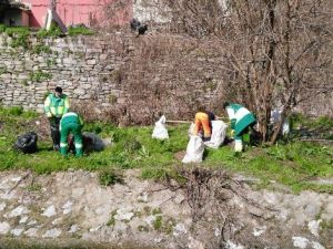 Osmangazi Belediyesi Dere Kıyılarını Temizledi