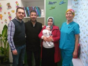 Medical Park’ta Bir Aylık Bebeğe Laparoskopik Mide Ameliyatı Yapıldı