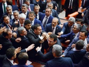 Chp’li Vekilın Cumhurbaşkanı İle İlgili Sözleri Meclisi Karıştırdı