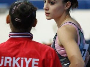 Efsane Cimnastikçi Geri Döndü