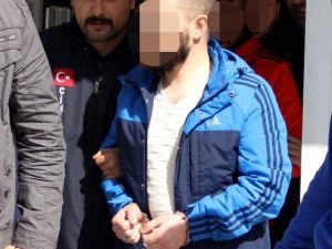Kilise Kapısını Tekmeleyenler Serbest