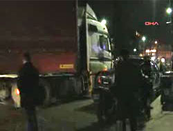 Rize'de Trafikte Tır Sıkıştı