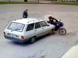 Otomobil Motosiklete Çarptı: 1 Yaralı
