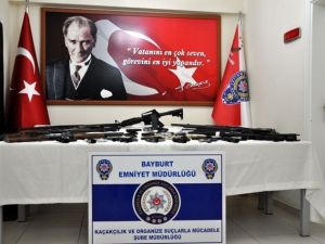 Bayburt Polisinden Kaçak Silah Operasyonu