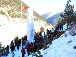 Zigana'daki çığda ölen 10 dağcıyı andılar