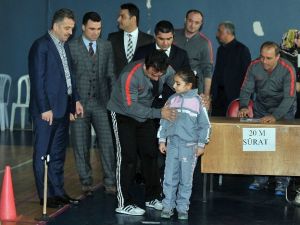 Hakan Ünsal’dan Genç Sporculara Destek