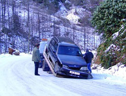 Ayder Yolu Buz Pistine Döndü