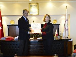 Bülent Ecevit Üniversitesi Akademik Başarılara Değer Veriyor
