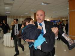 Küçük Kıza İlk Müdahaleyi Vali Koruması Yaptı
