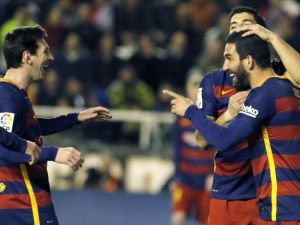 Arda Turan Barcelona’da İlk Kırmızı Kartını Gördü